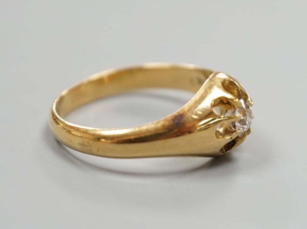 An Edwardian 18ct gold and claw set solitaire diamond ring, size N, gross weight 4.8 grams.